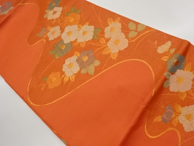 曲線に椿模様織出し名古屋帯